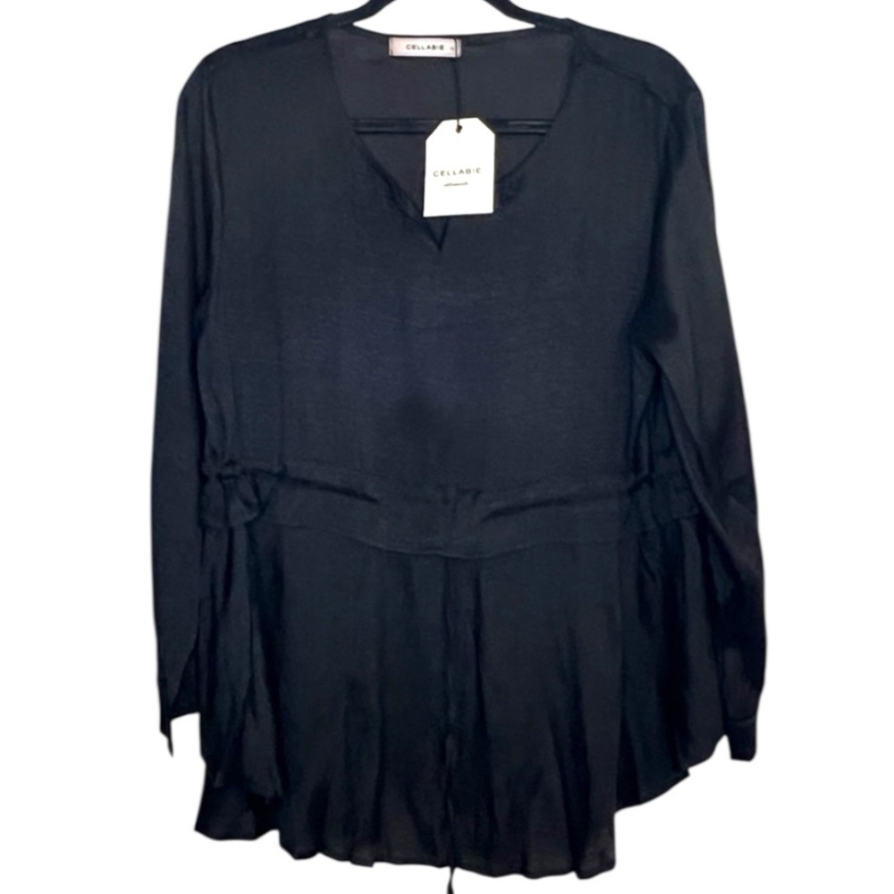 NWT - Cellabie Women’s black v-neck top - Size XL